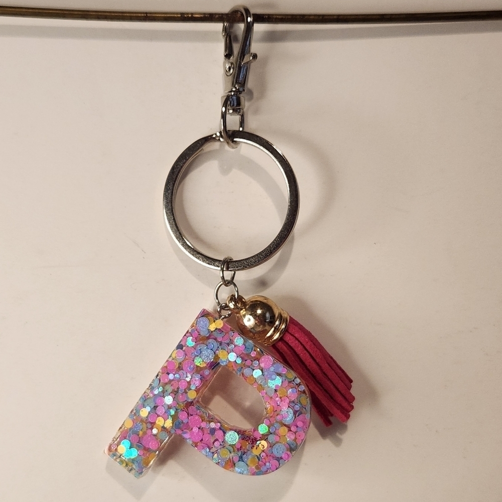 4โ Handmade Letter โPโ Resin Multi-Color Color-Shift Glitter Tassel Keychain